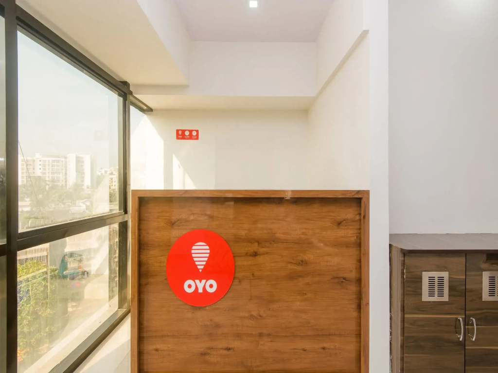 OYO 12043 Hotel Crystal Crown