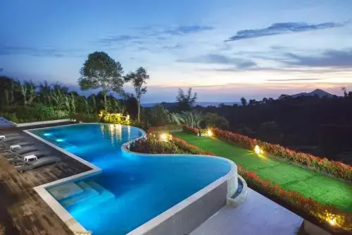 Giriwood Hotel & Villa
