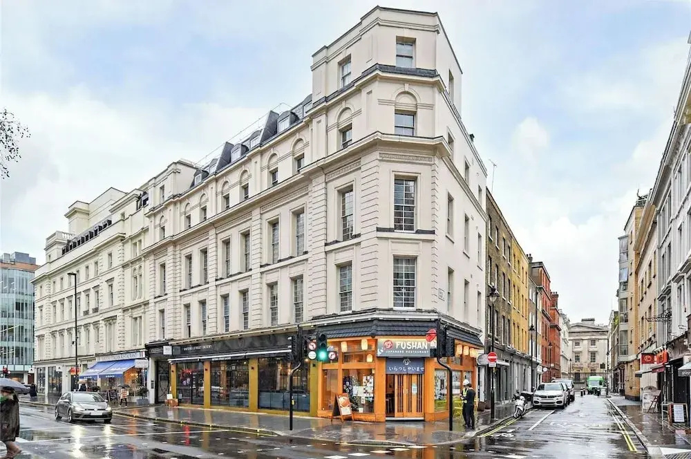 New Oxford Street Central Apartment