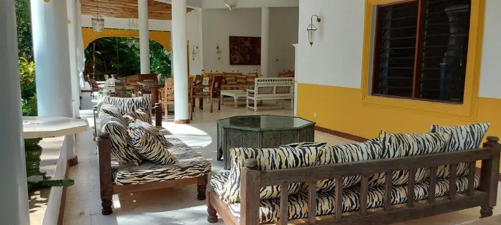 Lobby & Reception