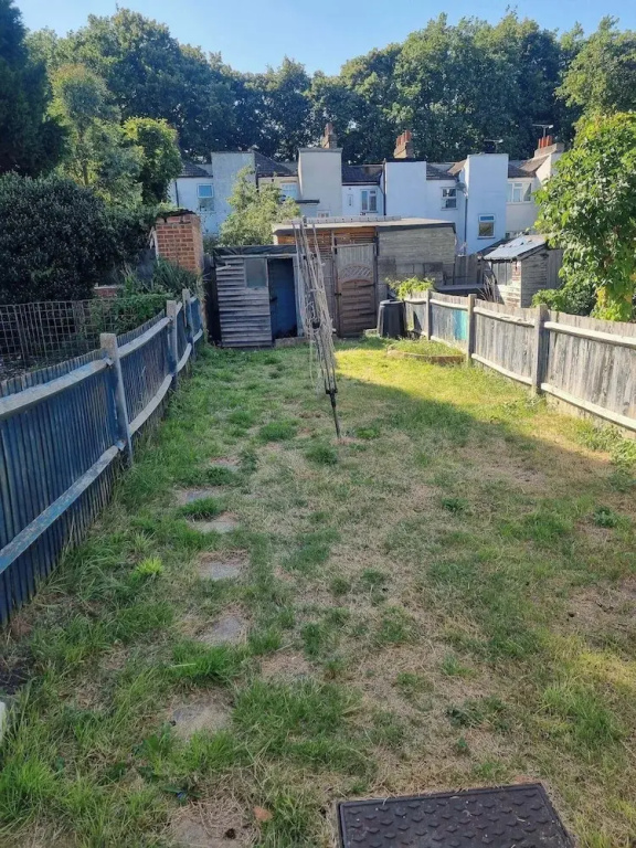 Gillingham 4-bed Stay - Wifi, Parking, Ldn Access