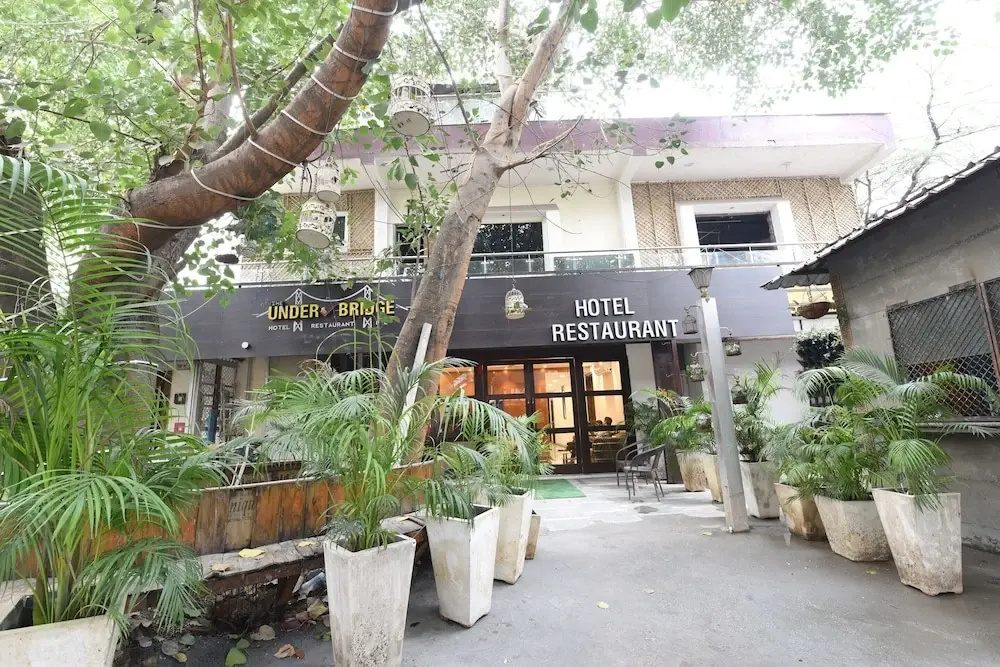 OYO Flagship 5383 Hotel Under Bridge Inn