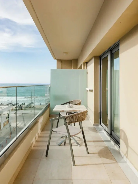 Suite with balcony and with partial sea view