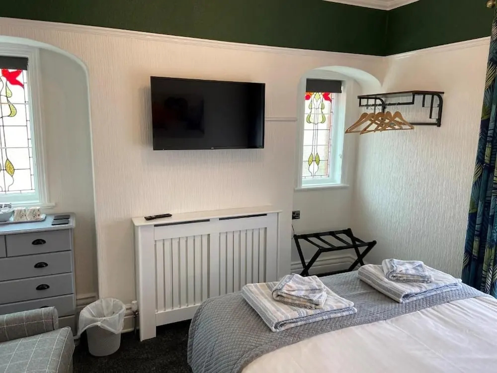 The Beechcliffe Hotel - Over 35's Only — 5