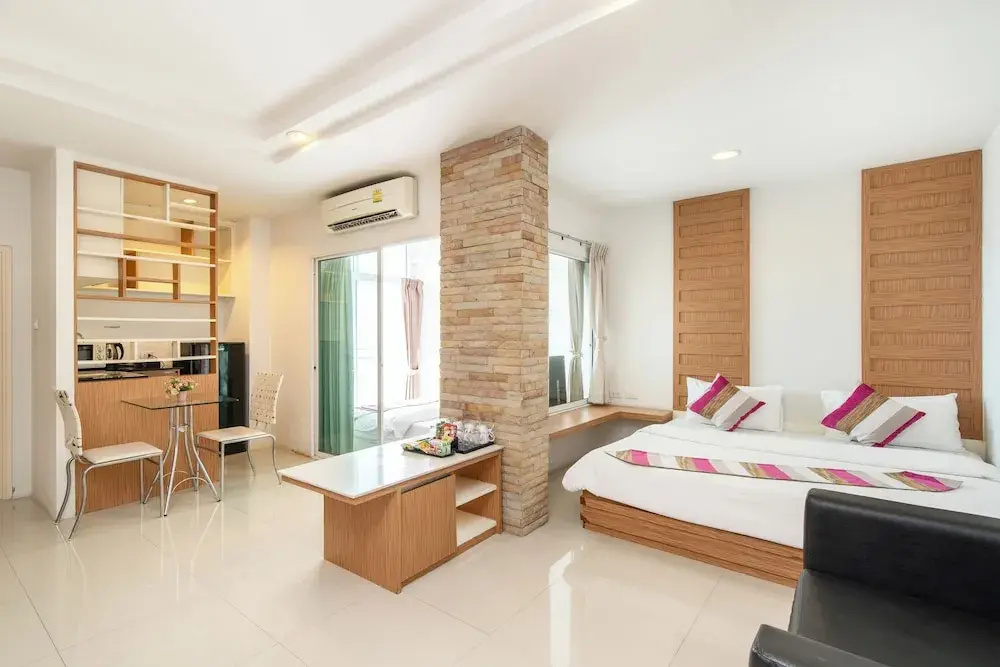 2 Bedrooms Standard Quadruple Family room with balcony