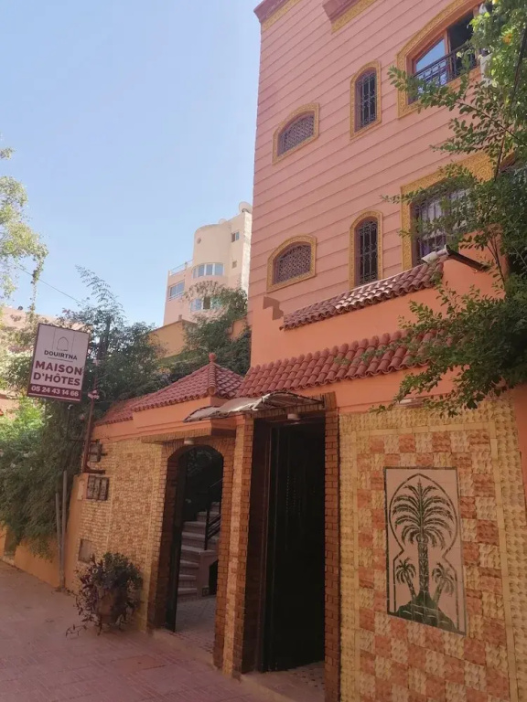 Riad Douirtna