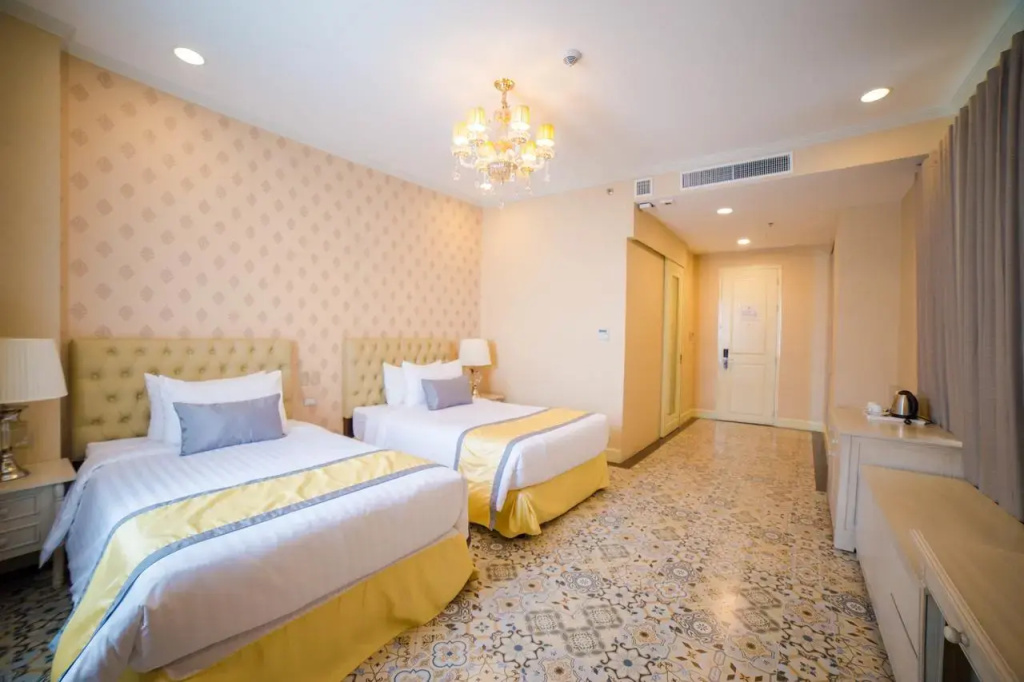 Standard Double Club room with balcony (twin beds)