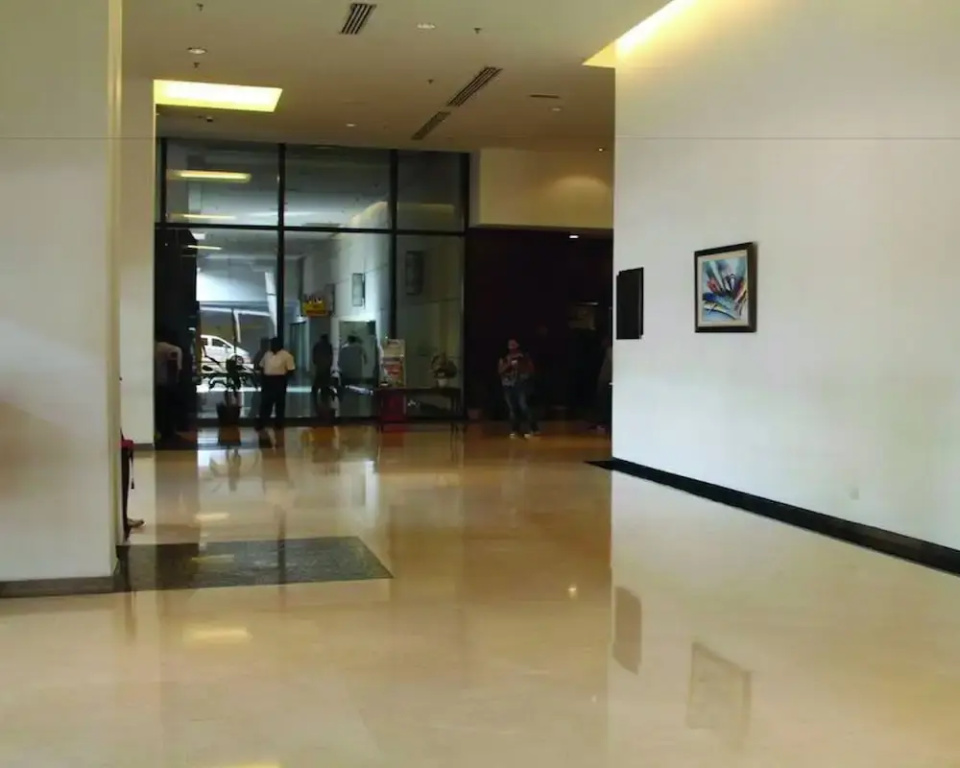 Lobby & Reception