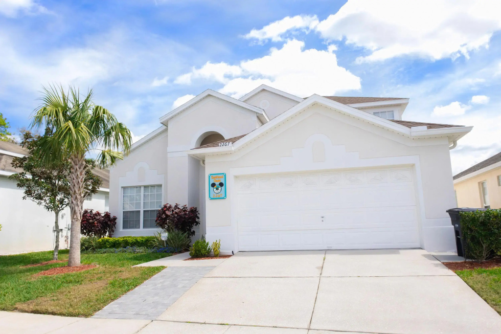 Sunkissed Oasis 5-bed Villa Pool Games Room