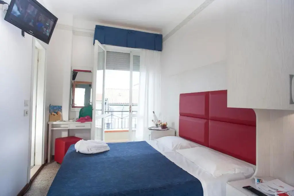 Standard Double room with balcony (full double bed)