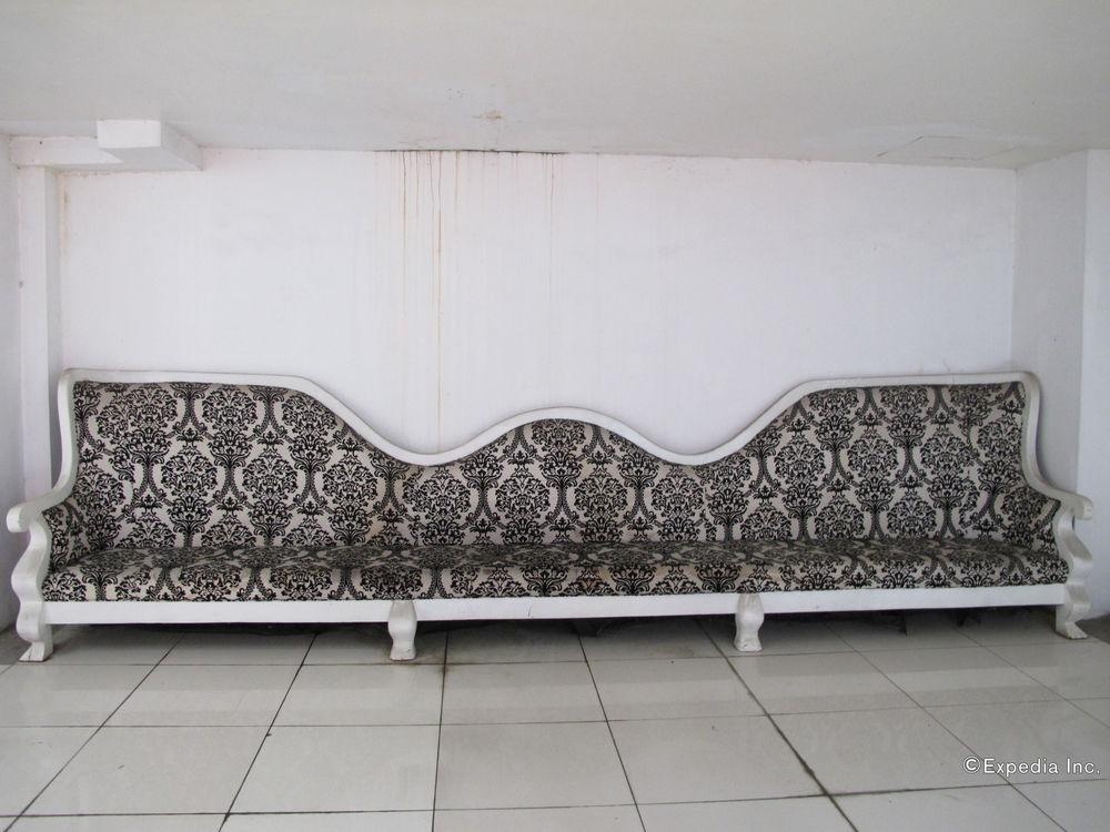 R Suites & Cafe — 5