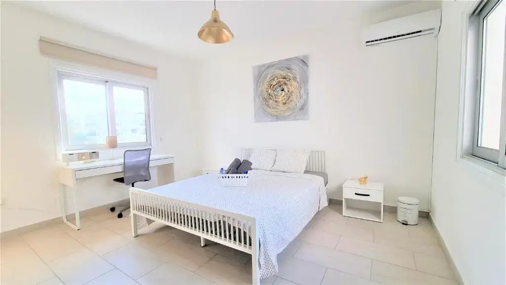 Spacious Lightflooded 2BR Apt / Near Center & Harbour