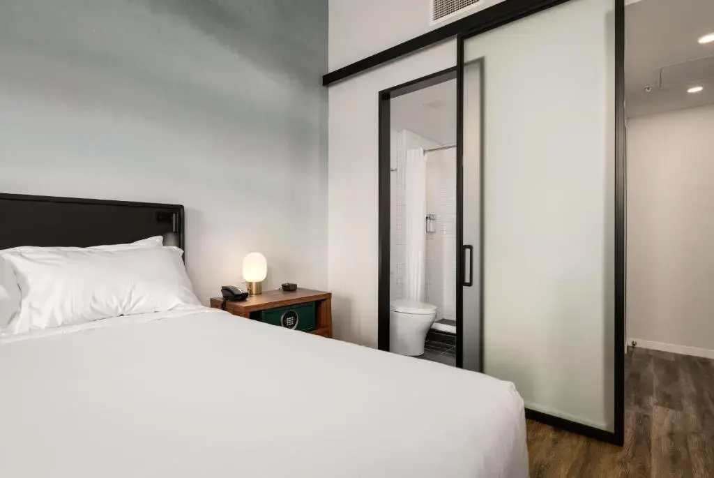 Mobility/Hearing Access Double room (full double bed)