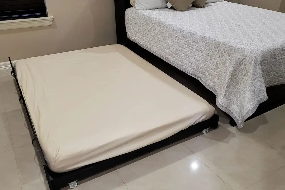 4BR Retreat w/ Backyard Oasis - Pool & Patio — фото 3