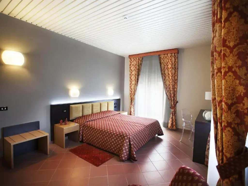 Double room (full double bed)