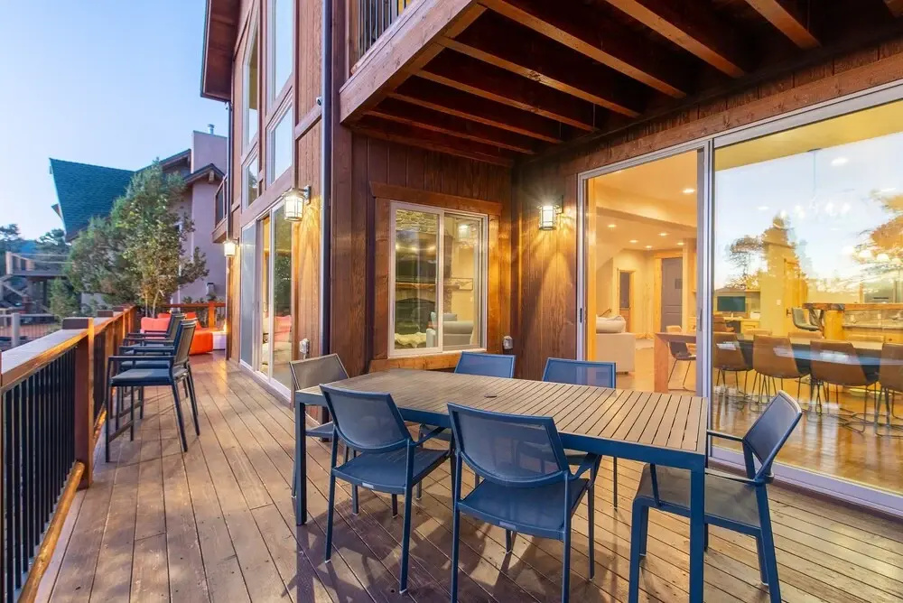 20 - Starlight Chalet 5 Bedroom Home by Redawning