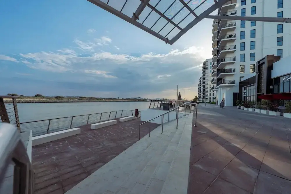 Maison Privee - Modern Hideaway w/ Canal Views on Yas Island