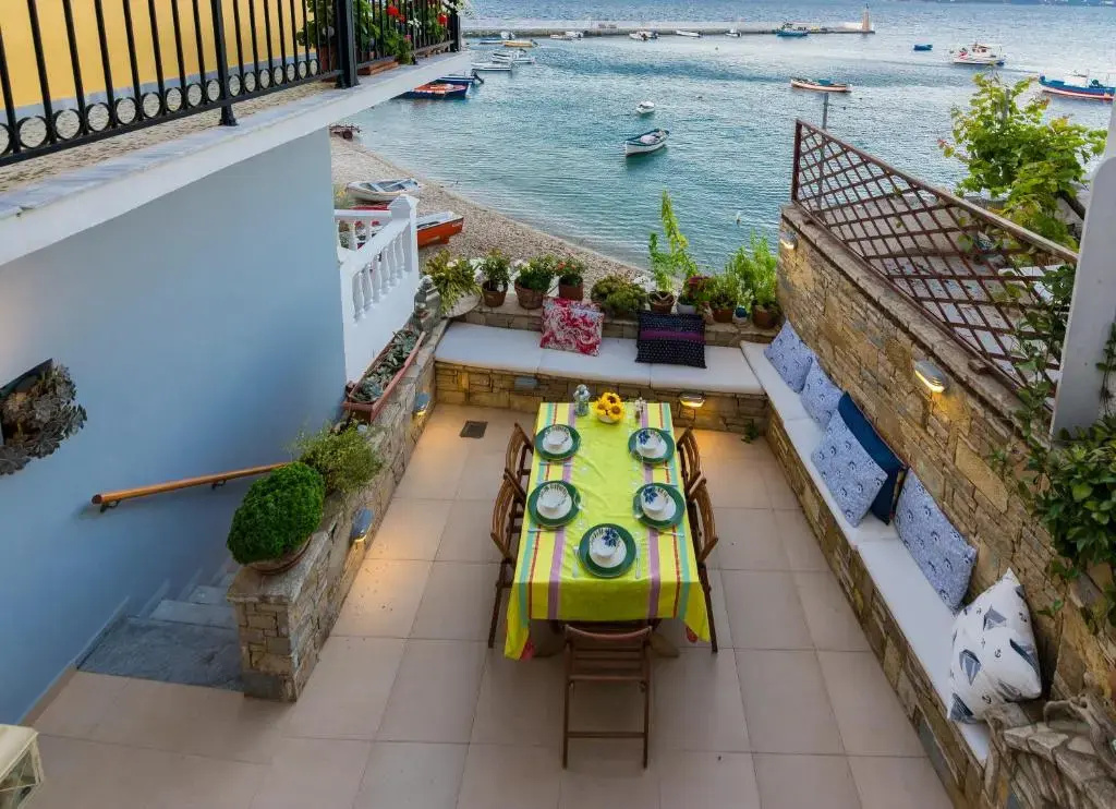 Eftopia Beachfront 2-bedrooms apartment