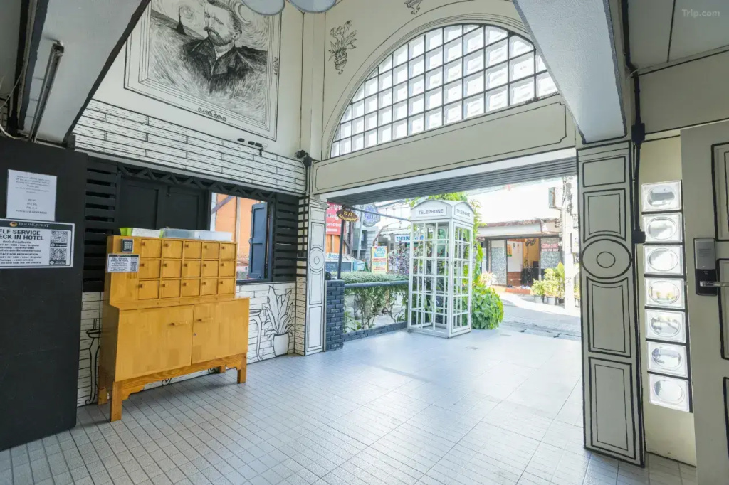 RoomQuest Chiang Mai Tha Phae