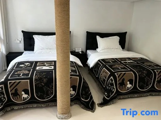 Standard room with courtyard view