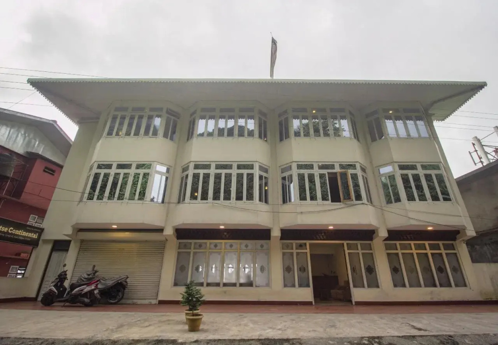 Taktse Continental by OYO Rooms