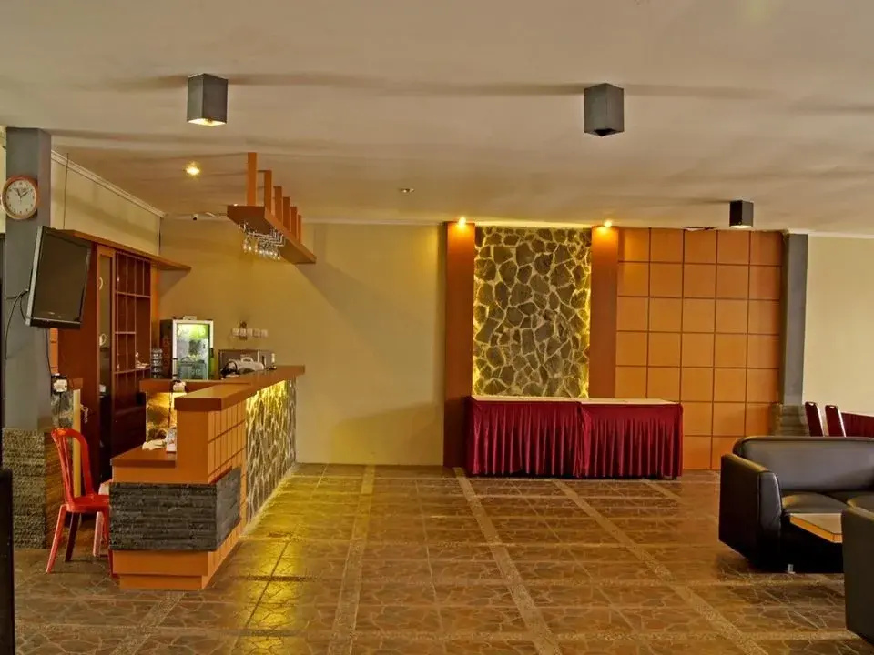 Lobby & Reception