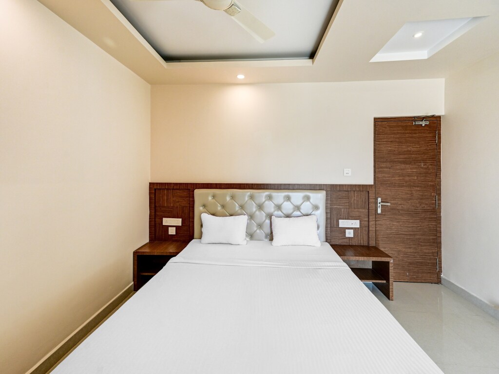 Номер Deluxe в Capital O 86823 Hotel Subhadarsan