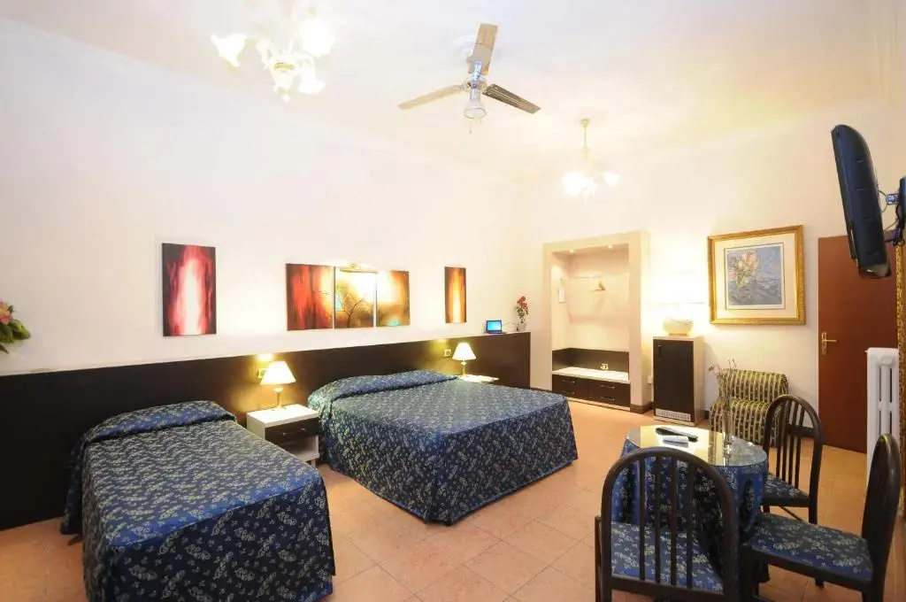 Quintuple room