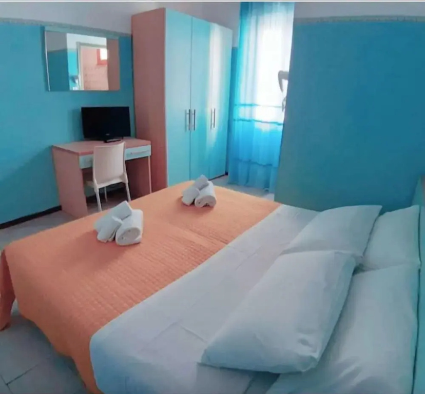Classic Double room (full double bed)