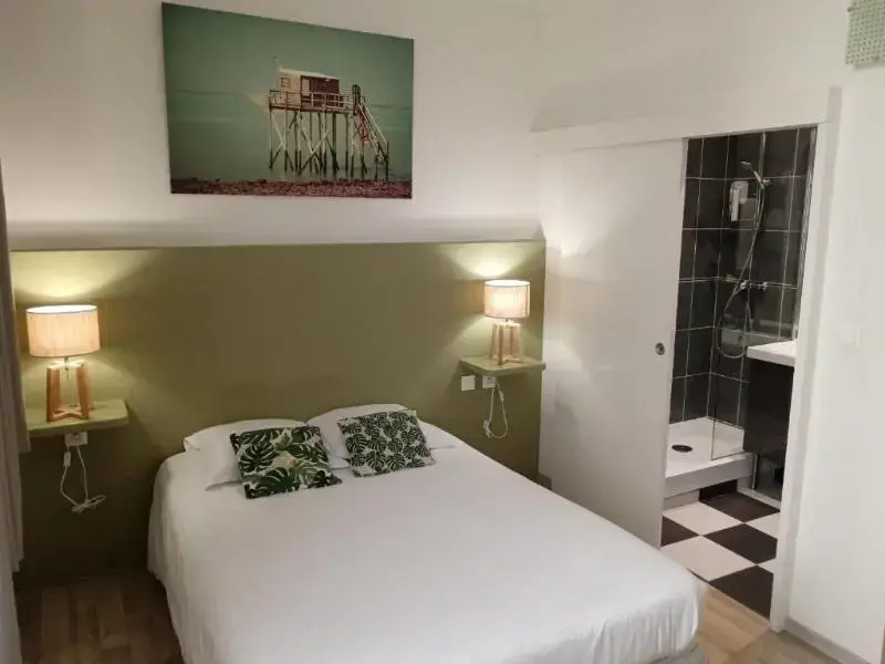 Standard Double room with garden view (full double bed)