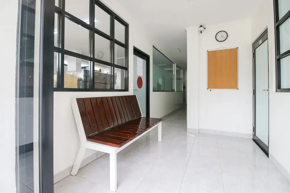 Lobby & Reception
