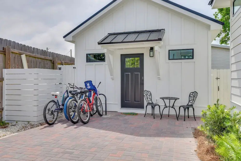 Designer Coastal Studio: Walk to Beach, Near 30A