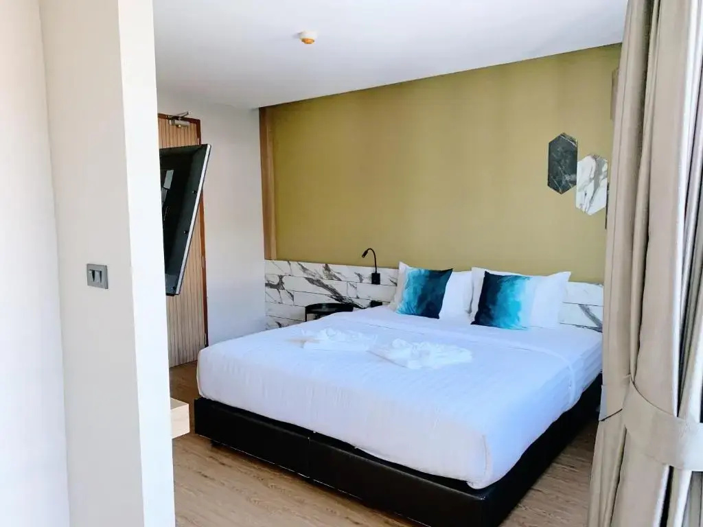 Deluxe Double room (full double bed)