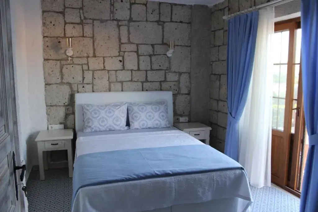 Standard Double room with pool view (full double bed)