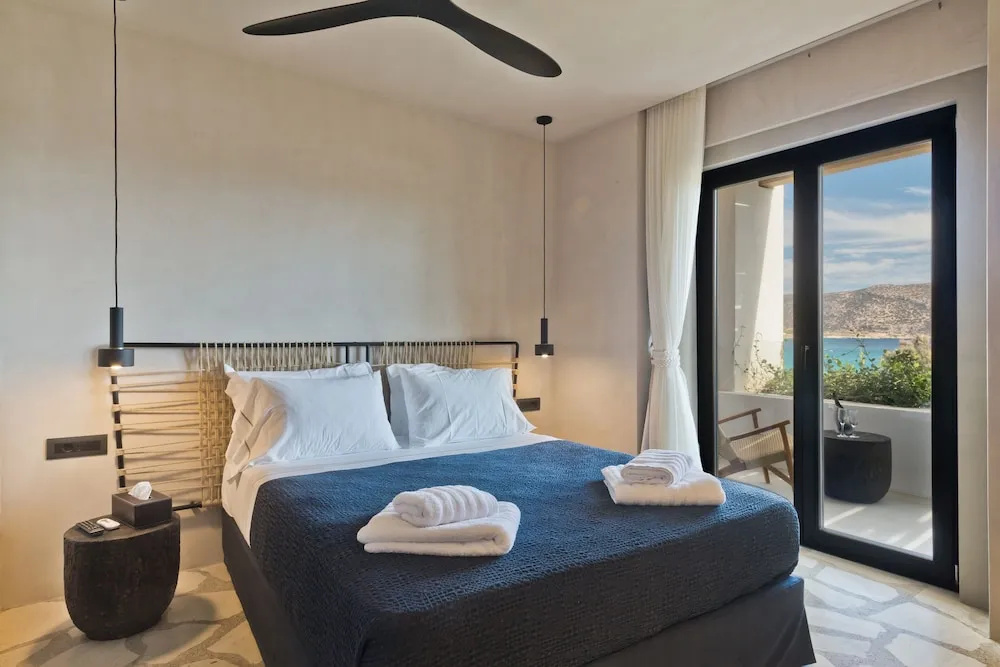 Deluxe Double room with sea view (full double bed)