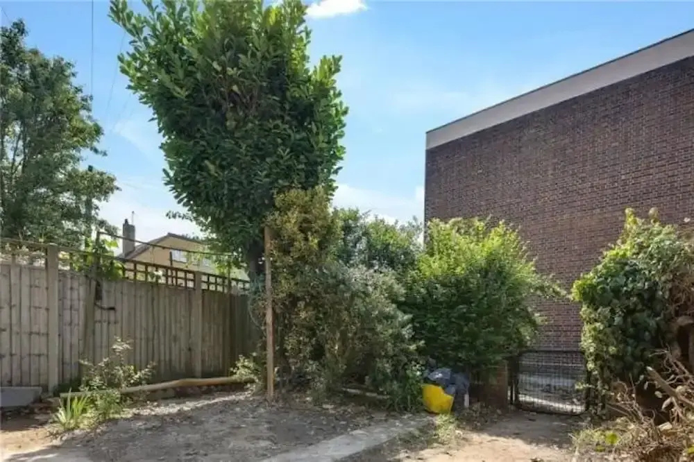 Room in Guest Room - Limehouse Townhomes- Modern Spacious Serviced En-suite Room With a Garden View
