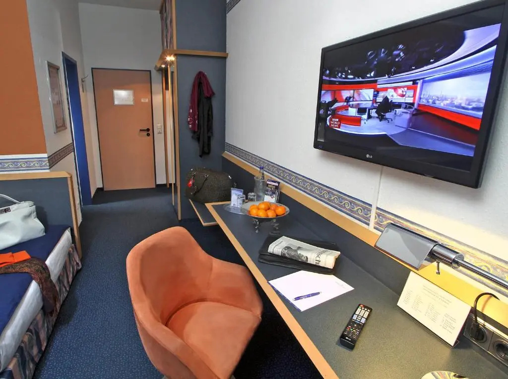 Business Double room (full double bed)