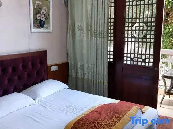 Standard Double room with river view (full double bed)