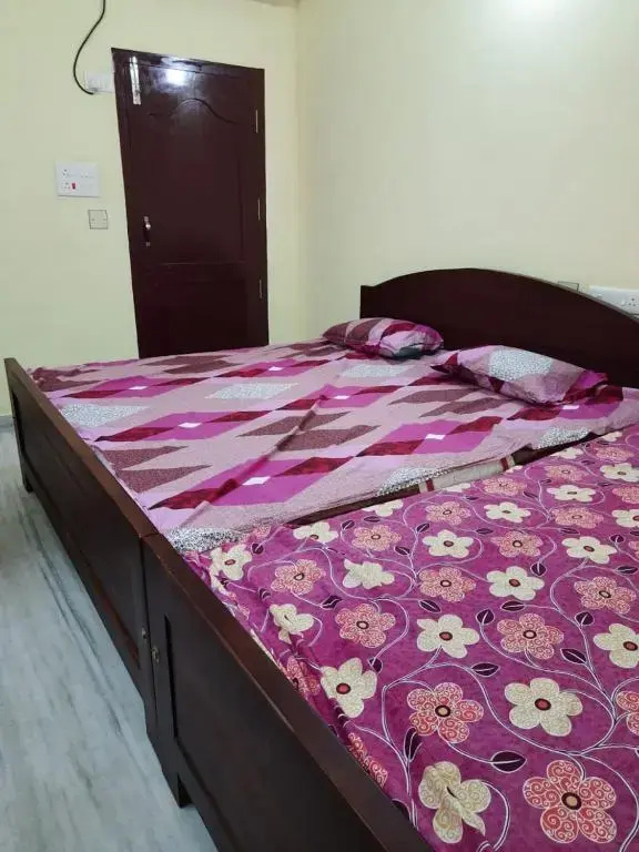 Raghavi Tourist Home