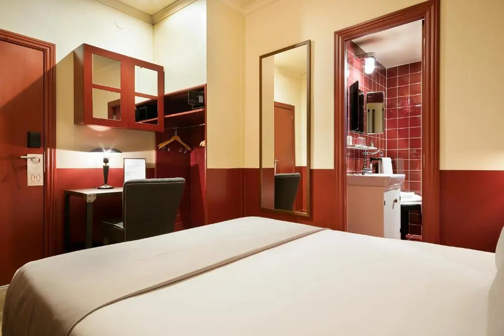 Double room (full double bed)