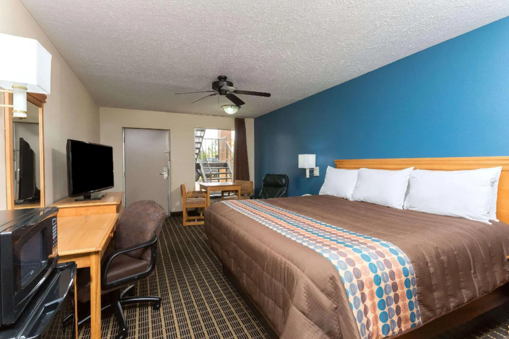 Standard Double room (full double bed)
