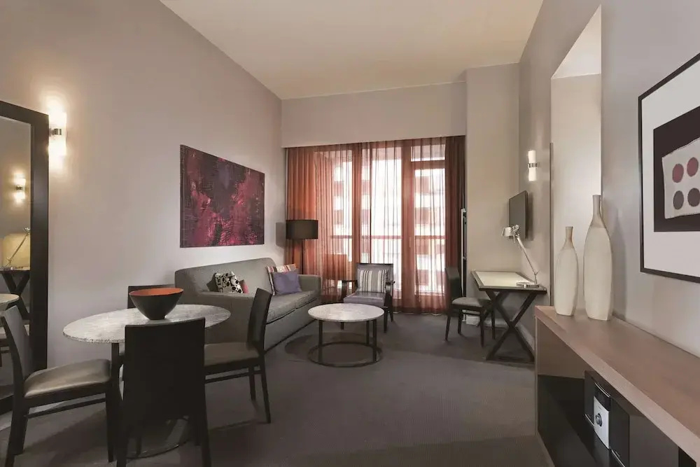 3 Bedrooms Apartment