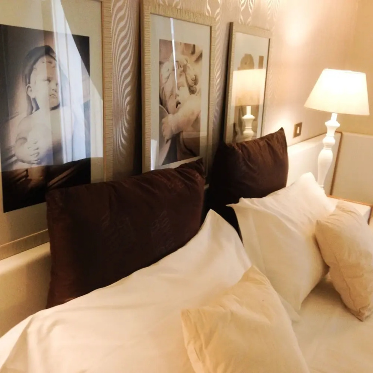 Classic Double room with balcony (full double bed)