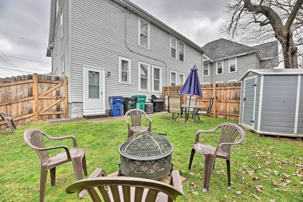 Niagara Falls Townhome: Near Wineries!