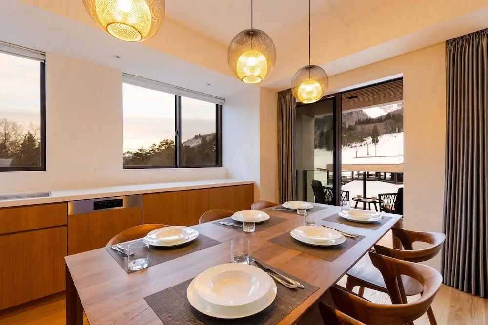 3 Bedrooms Apartment