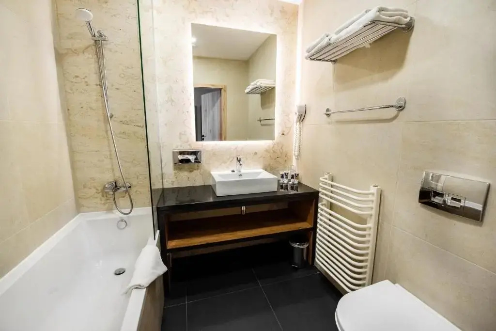 Deluxe Double room (full double bed)