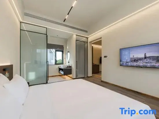 Double Suite with view (full double bed)