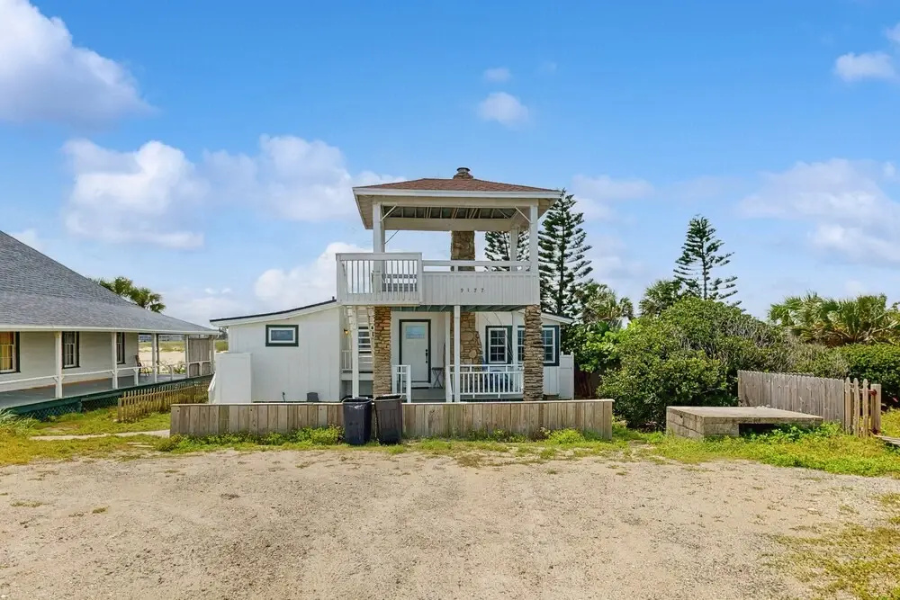 Sunny Oceanfront Home With Balcony, Full Kitchen, Central AC, & Washer/dryer