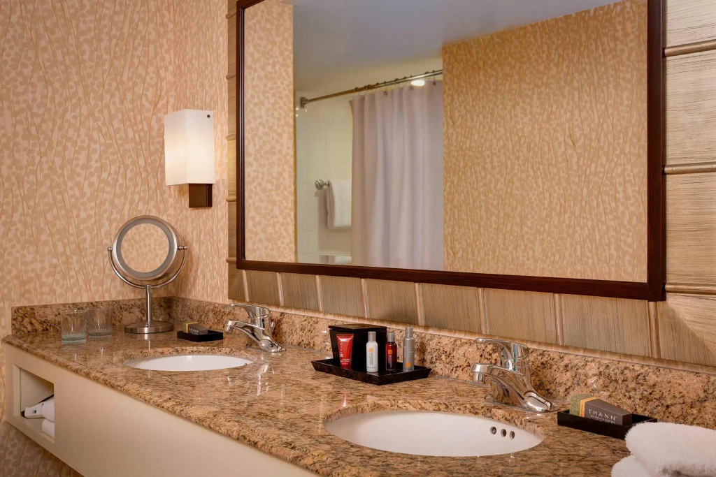 1 Bedroom Double Junior Suite with water view (full double bed)