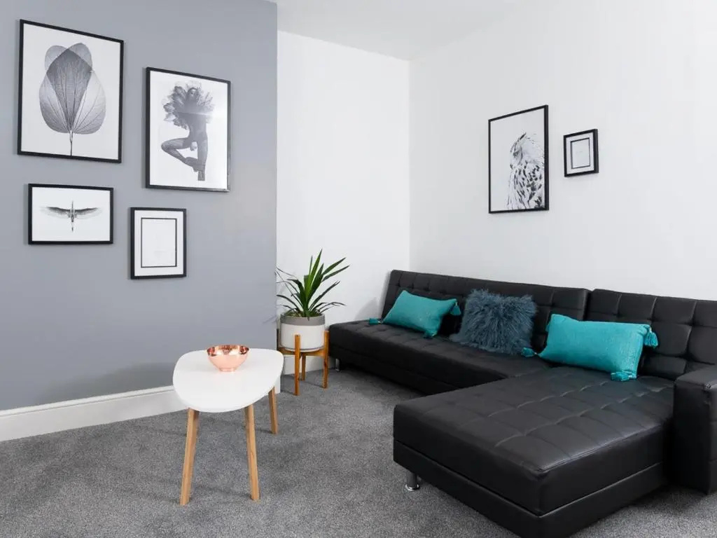 3 Bedrooms Apartment